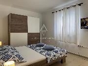   , , mala slika 3
