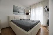   , , mala slika 7