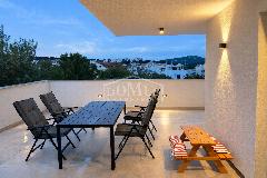 Nekretnina Tisno, Jezera